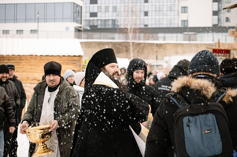 Олег Коробченко окунулся в иордань на Мелекеске в Челнах (фото)