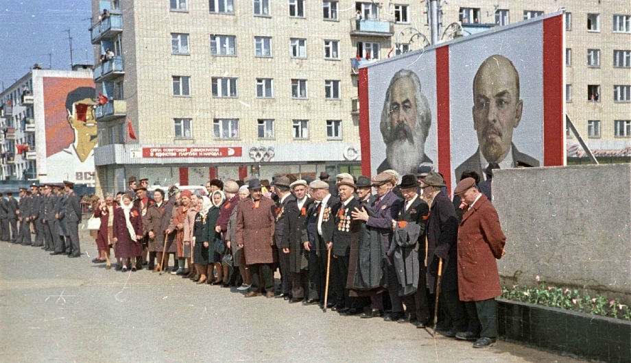 «Мир, труд, май» в Челнах: от массовых шествий до современных реалий