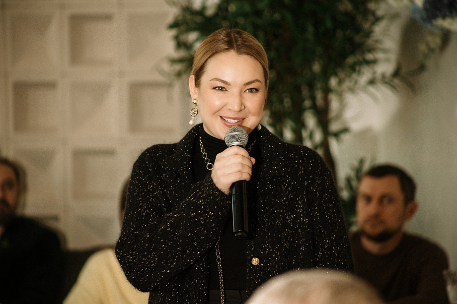 Разговор на бизнес-завтраке Дариной закончился битьем посуды