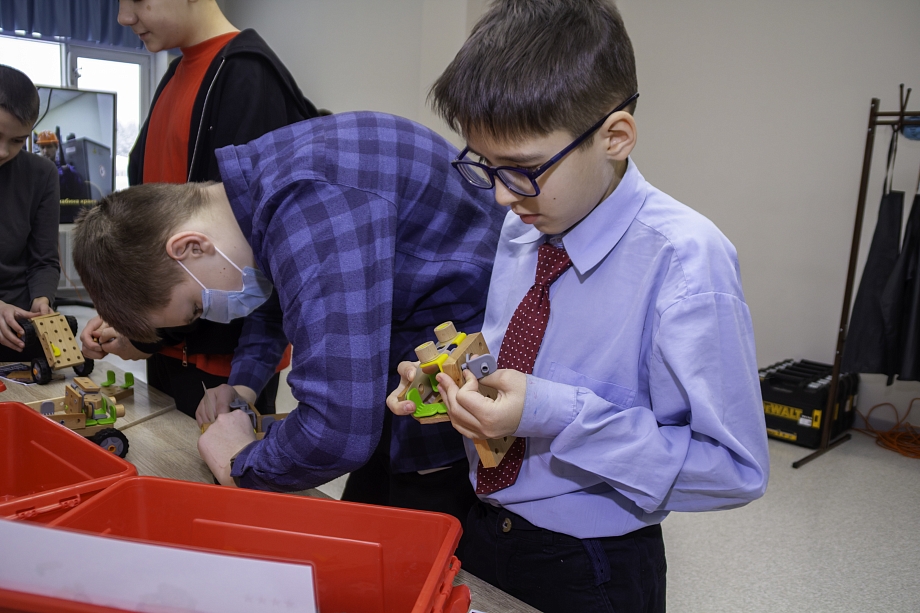 «КАМАЗ» открыл классы ранней профориентации в лицее №42 в Челнах «КАМАЗ» открыл классы ранней профориентации в лицее №42 в Челнах