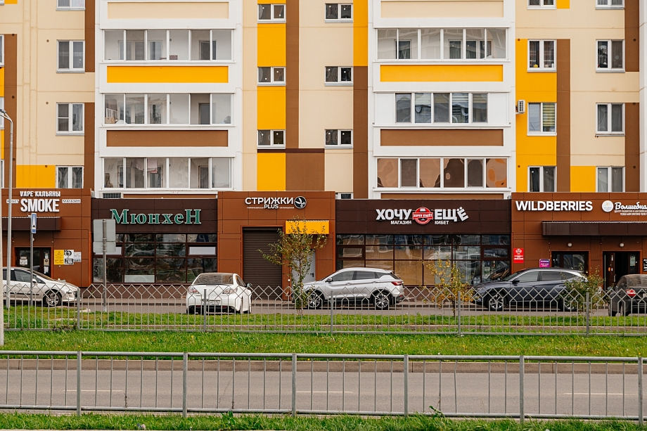Фото: как алкомаркеты и магазины, торгующие табаком, заполоняют новые ЖК