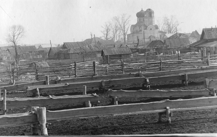 «В годы промышленного развития территорию села включили в зону строительства. Вместе с домами снесли и храм»