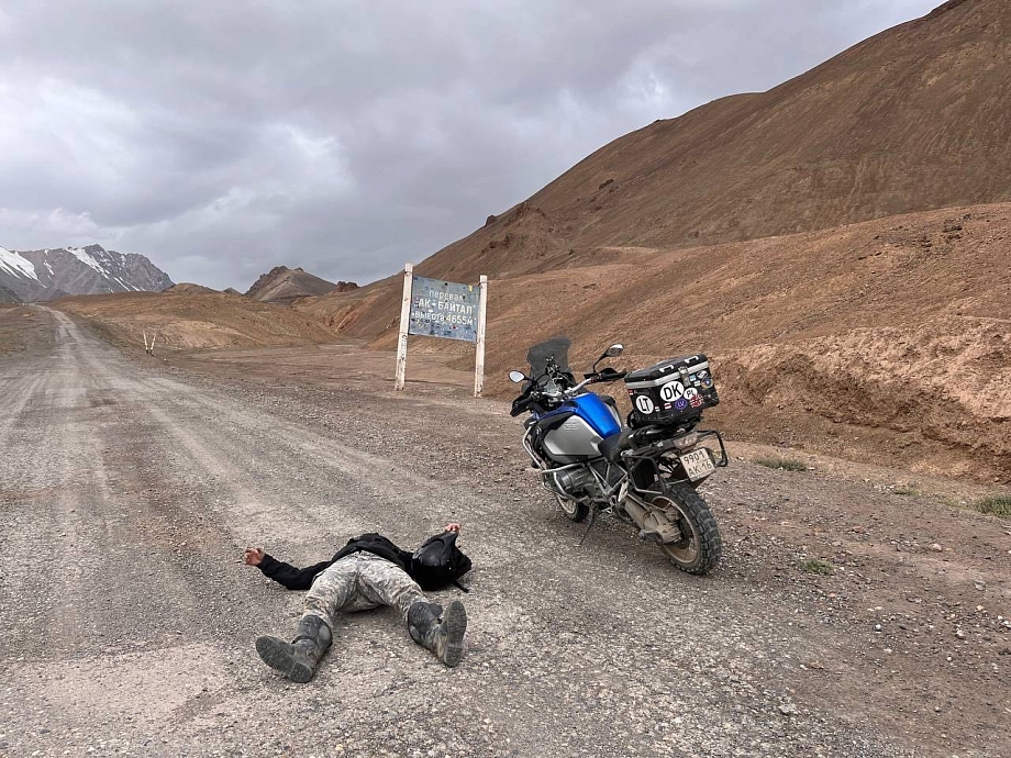 Фото: владелец спортклубов «Легионер» совершает мототрип по Средней Азии 