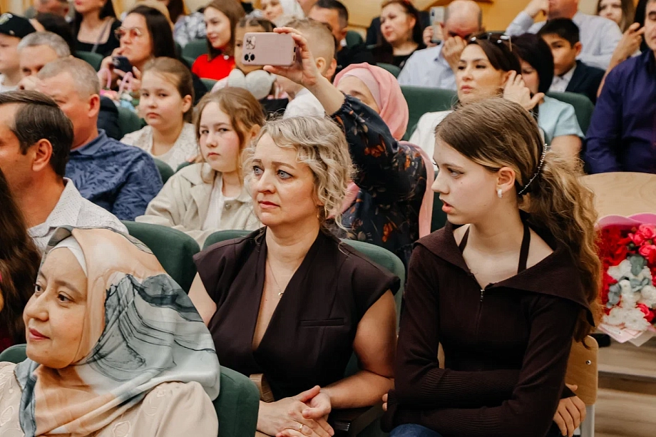 Фото: в челнинских школах прозвучали последние звонки