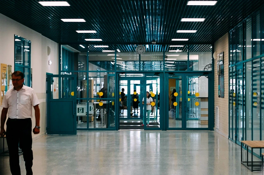 «У директора сложилось предвзятое отношение ко мне. Он начал меня терроризировать, говорить: «Увольняйтесь». «У директора сложилось предвзятое отношение ко мне. Он начал меня терроризировать, говорить: «Увольняйтесь».