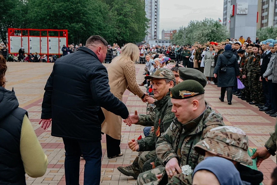 В Челнах почтили память 12 героев, чьи бюсты установлены в парке Победы (фото)