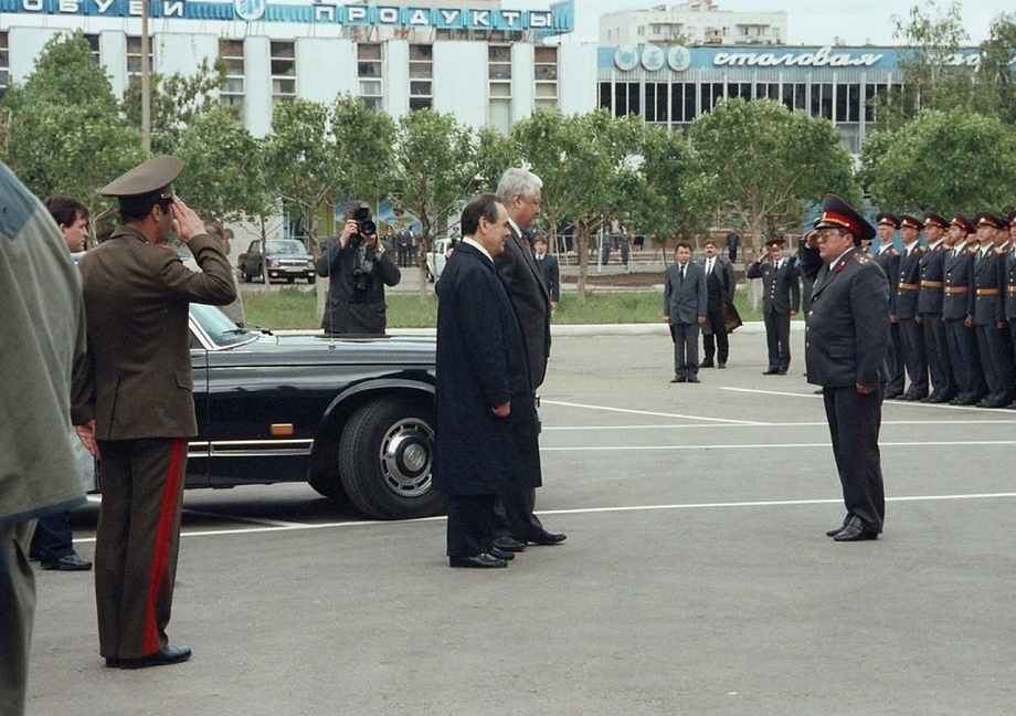 Как 30 лет назад впервые в должности президента Ельцин приехал в Челны 
