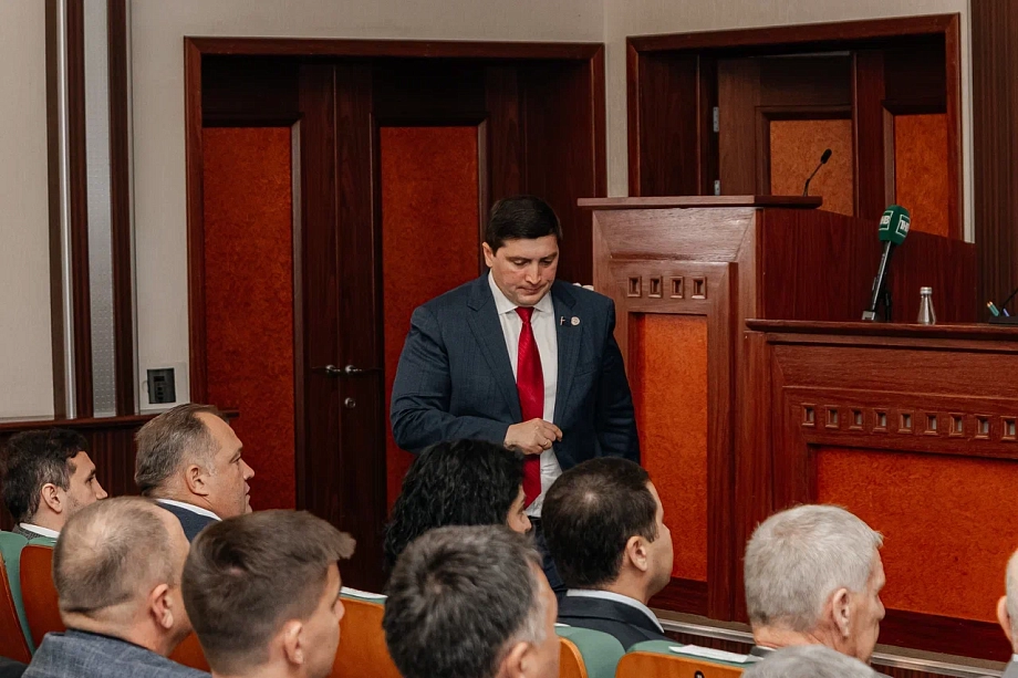 «Выступать после Наиля Гамбаровича все равно, что выйти, поблагодарить и сесть обратно на место»