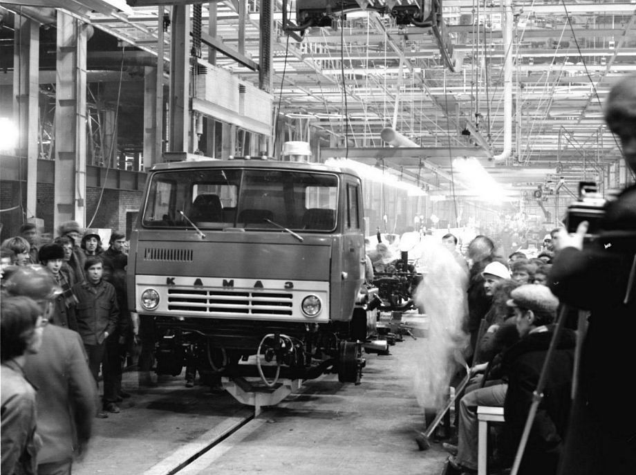 В Челнах сегодня празднуют 50‑летие со дня выпуска первого грузовика КАМАЗ