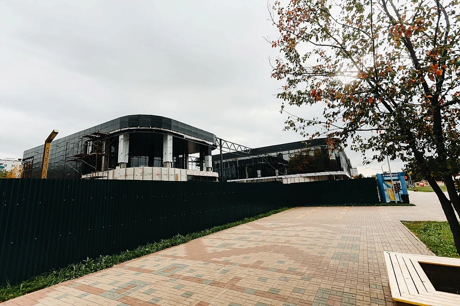 Фото: как идет строительство скандального объекта в парке Победы