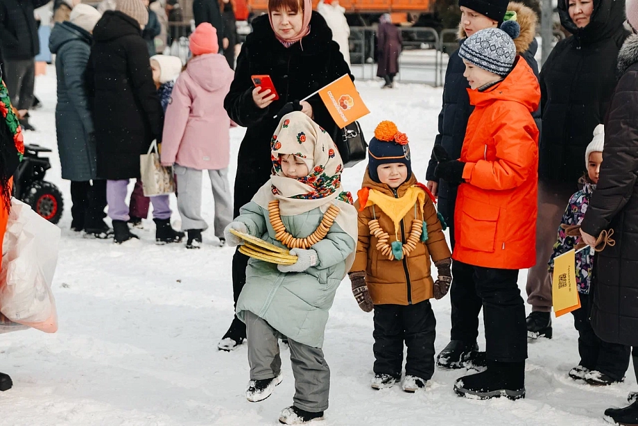 Блины, конкурсы и сжигание чучела: как в Челнах празднуют Масленицу (фото)