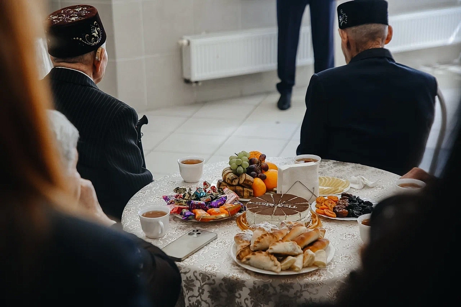«Ваши внуки выполняют свой воинский долг. Ничуть не хуже» - Магдеев ветеранам