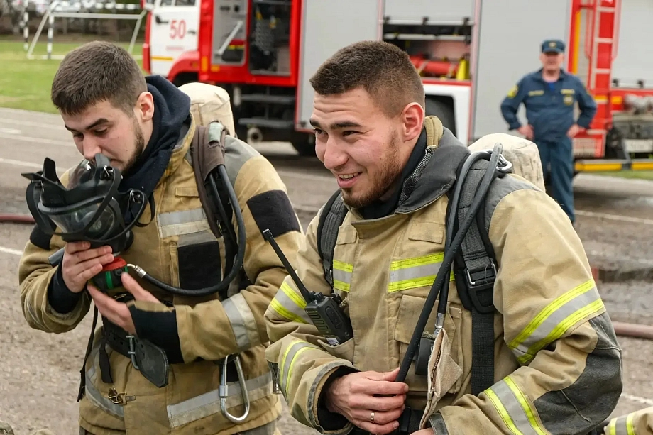 Во время взрыва в Нижнекамске погиб пожарный 