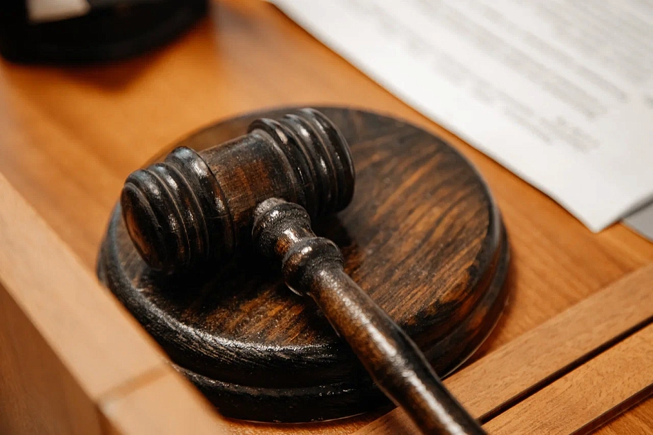 «У директора сложилось предвзятое отношение ко мне. Он начал меня терроризировать, говорить: «Увольняйтесь». «У директора сложилось предвзятое отношение ко мне. Он начал меня терроризировать, говорить: «Увольняйтесь».