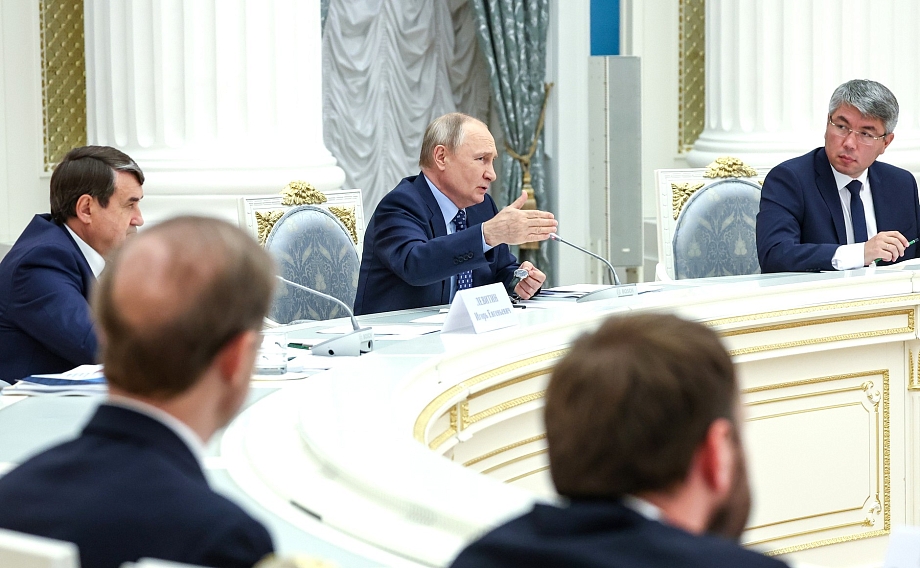 Когогин принял участие во встрече с Путиным по общественному транспорту 