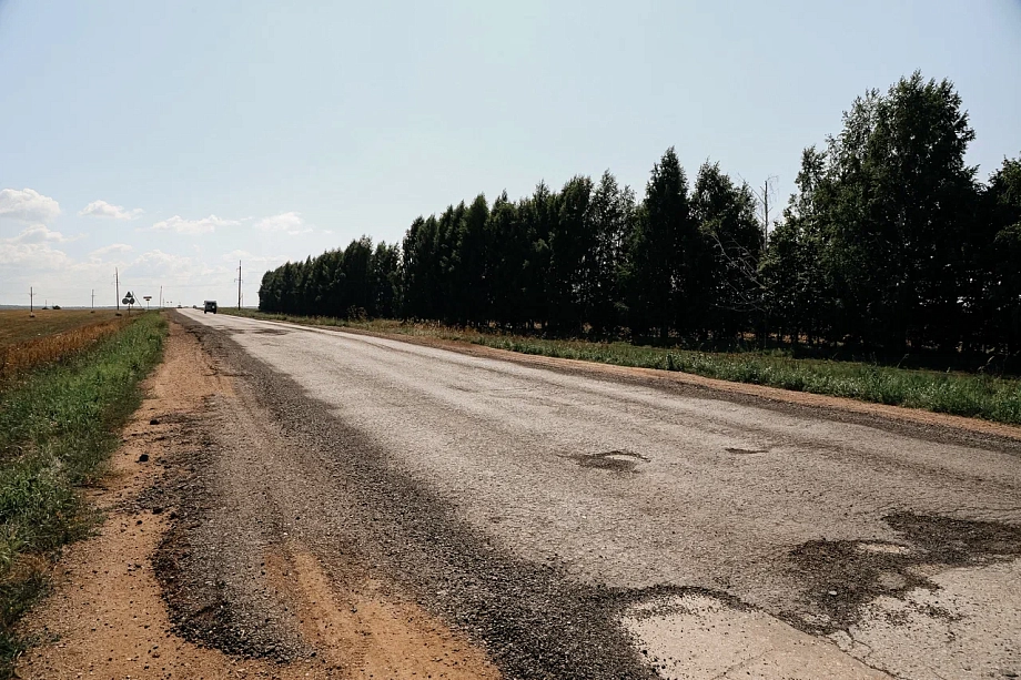 Фото: как отремонтировали дорогу до Калмаша, на которую жаловались жители