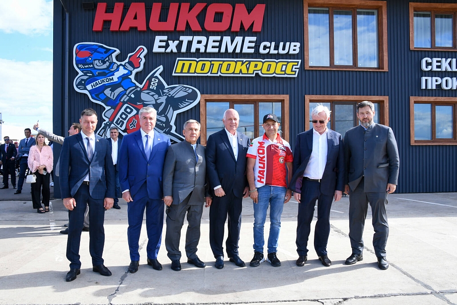 Глава Татарстана показал московским гостям стадион «Наиком Арена» (фото)