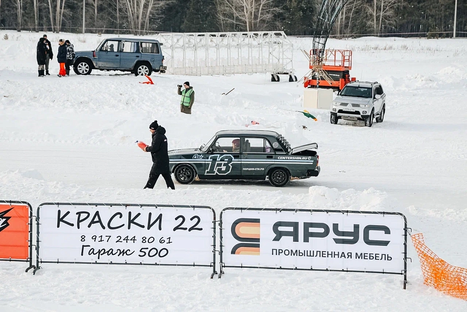 Фото: как челнинские дрифтеры гоняют на городском ипподроме