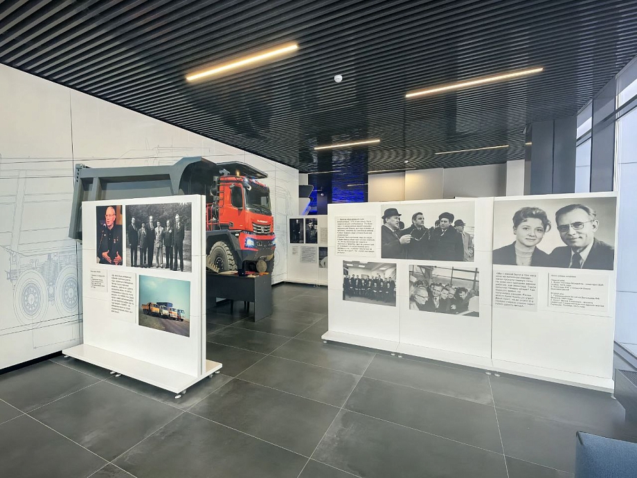 В Челнах провели митинг в память о первом гендиректоре «КАМАЗа»