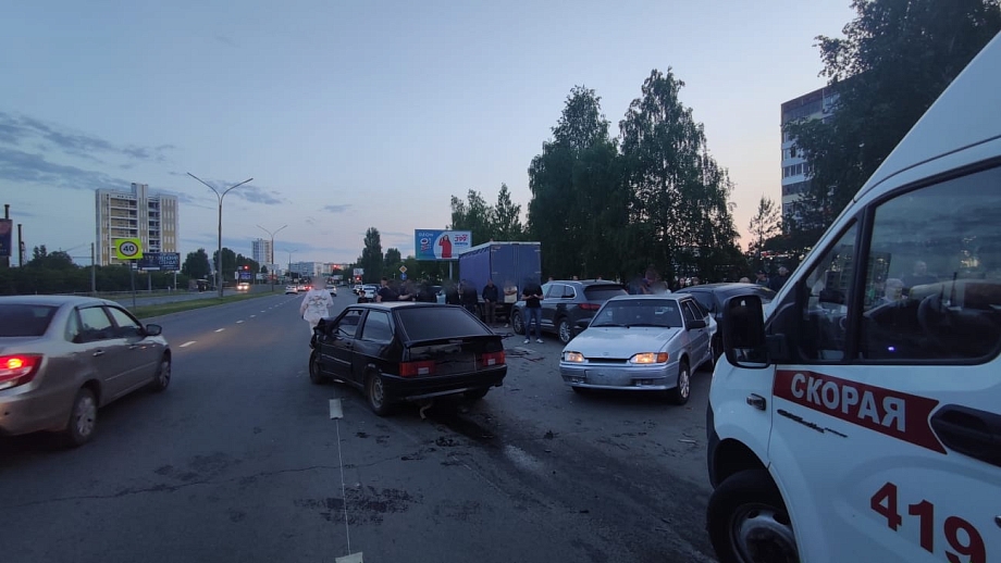 В ДТП с четырьмя автомобилями около «Сердца города» пострадал подросток (фото)