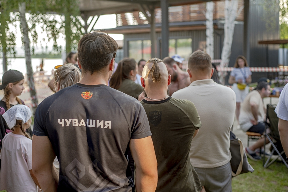Фото: звезда «Титанов» на ТНТ Плужникова провела поединок по армрестлингу в Челнах 