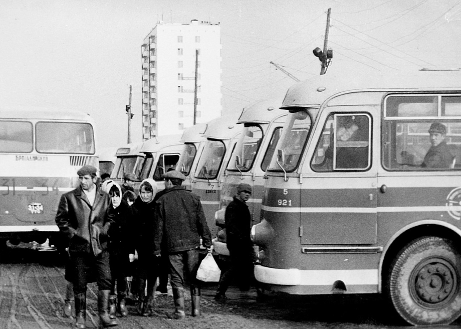 «Какие машины наш автопром выпускает – это вопрос не к нам, не мы их делаем! Ну разве можно называть их «душегубками»?!» «Какие машины наш автопром выпускает – это вопрос не к нам, не мы их делаем! Ну разве можно называть их «душегубками»?!»