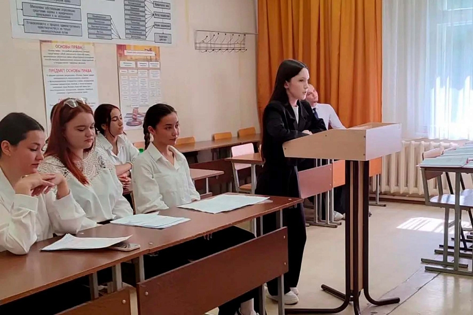 Выпускники-юристы КЭПК представили дипломные проекты ветеранам СВО