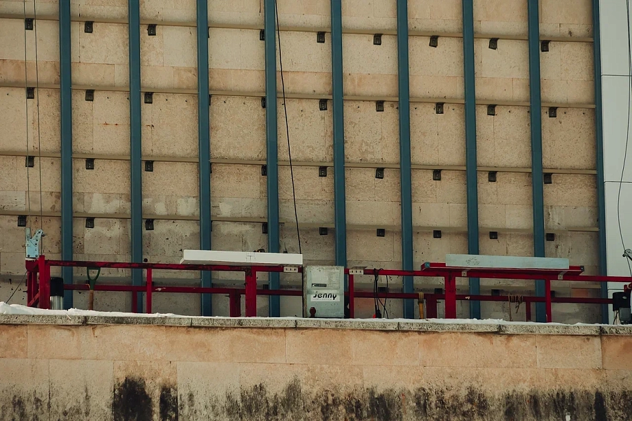 «То, что мы видим со зданием мэрии… Я считаю, что его хоронят живьем в композитном гробу»