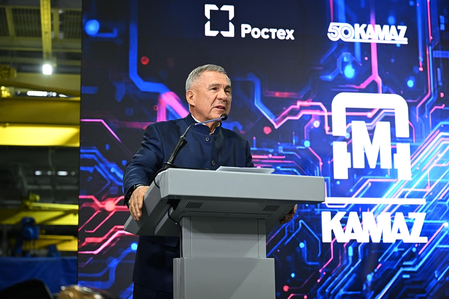 Почетный знак и поздравление от Путина: «КАМАЗ» отметил юбилей грузовика Почетный знак и поздравление от Путина: «КАМАЗ» отметил юбилей грузовика