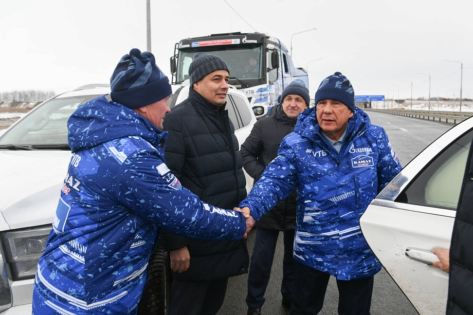 Минниханов за рулем Aurus открыл М-12 при участии Путина (фото)
