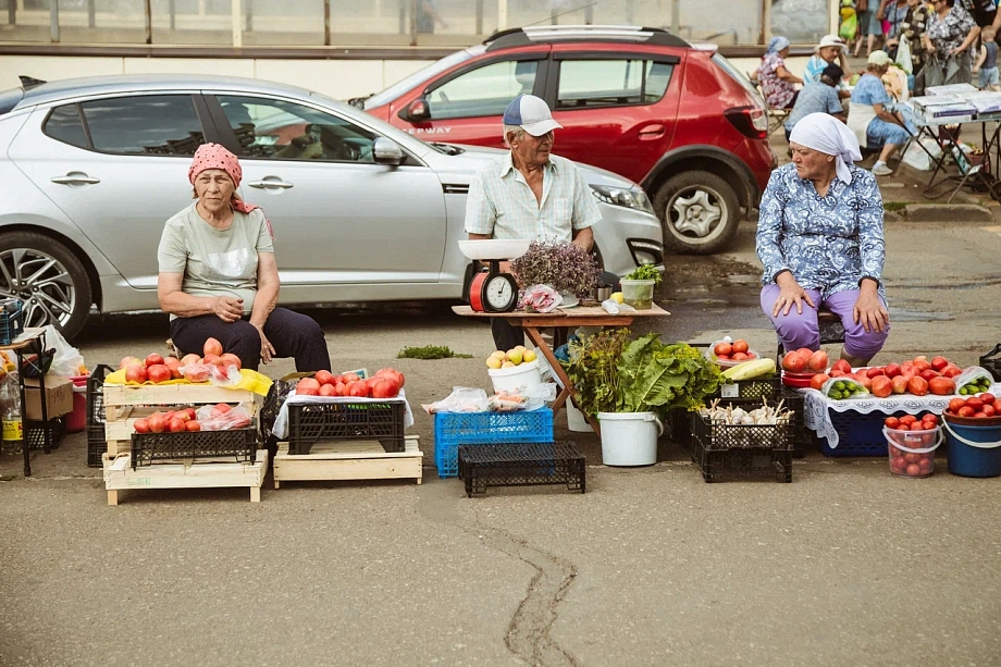 Фото: что и как продают в Челнах уличные торговцы