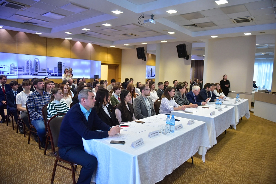 Тренажеры и стойки для учеников: как грант изменит автошколу «Джек»