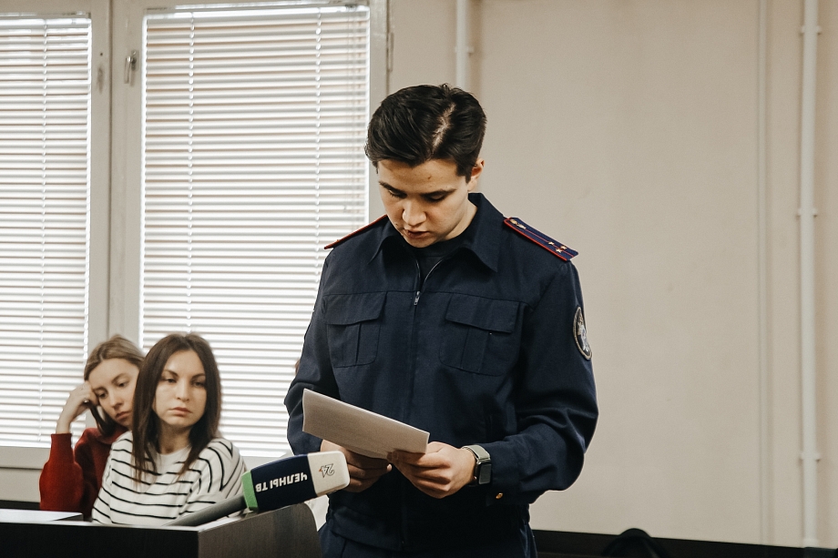 Фото: главу Камских Полян Салахутдинова доставили в суд