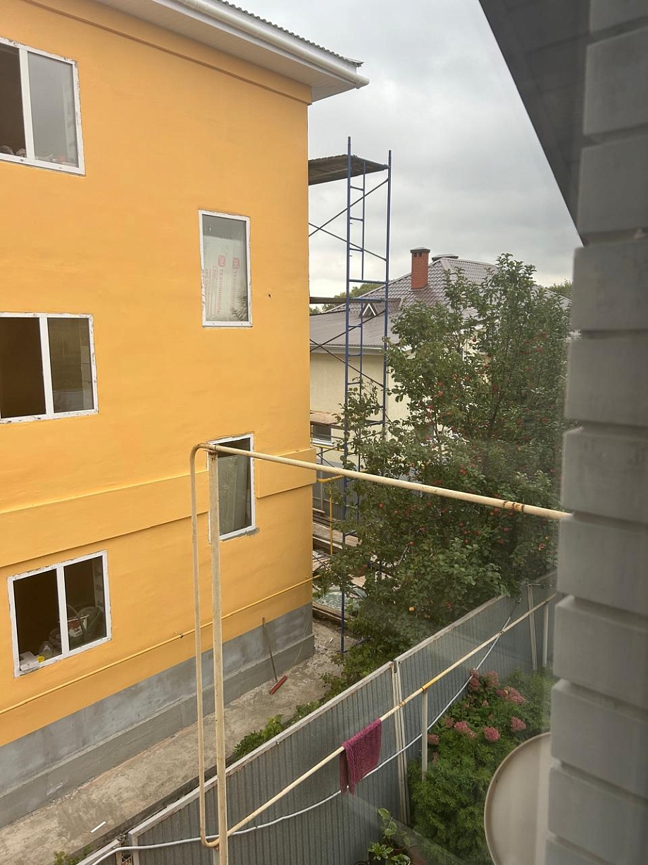 Жители Орловки жалуются на трехэтажный хостел для мигрантов Жители Орловки жалуются на трехэтажный хостел для мигрантов