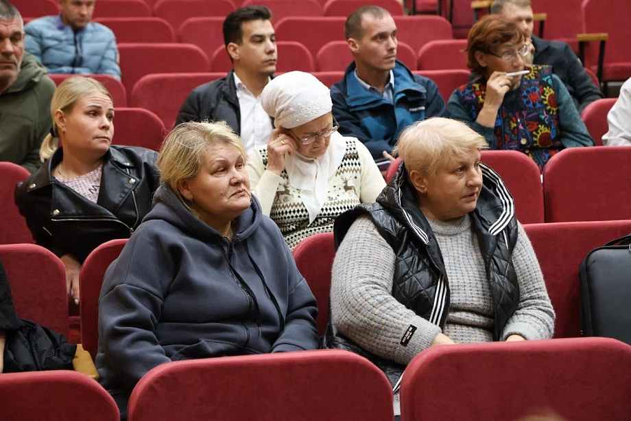 «Может вам стоит, Адель Гумарович, задуматься о развитии инфраструктуры, как вы считаете?»