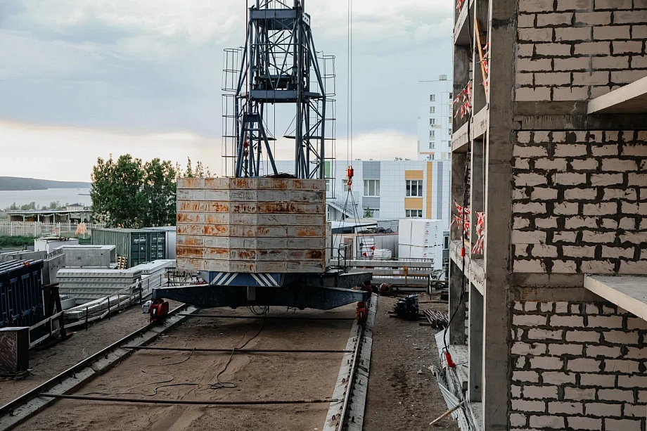 «Загорись одна стена - все вспыхнет. Те, кто это построил, руководствовались одним - прибылью»