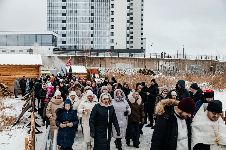 Фото: православные Челнов приняли участие в Крестном ходе