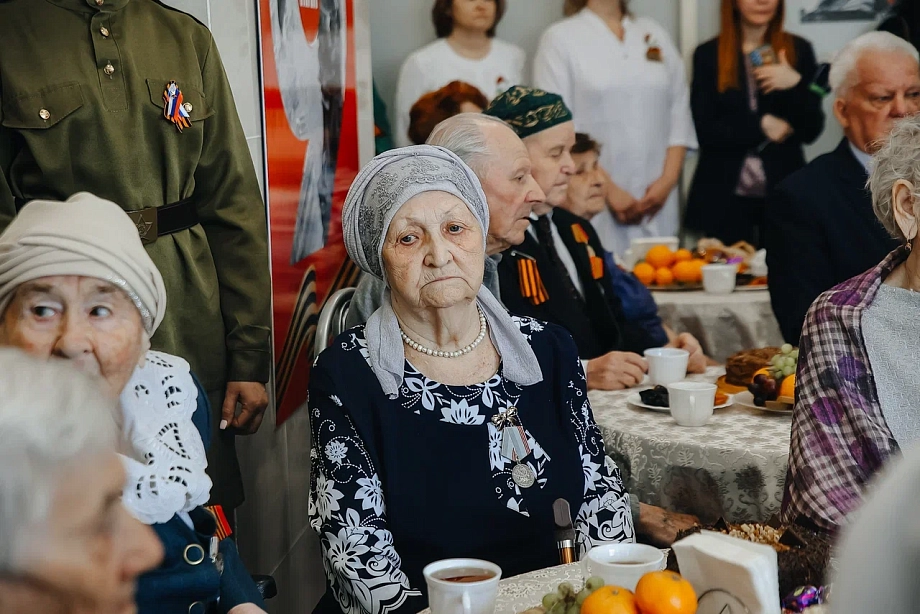 «Ваши внуки выполняют свой воинский долг. Ничуть не хуже» - Магдеев ветеранам