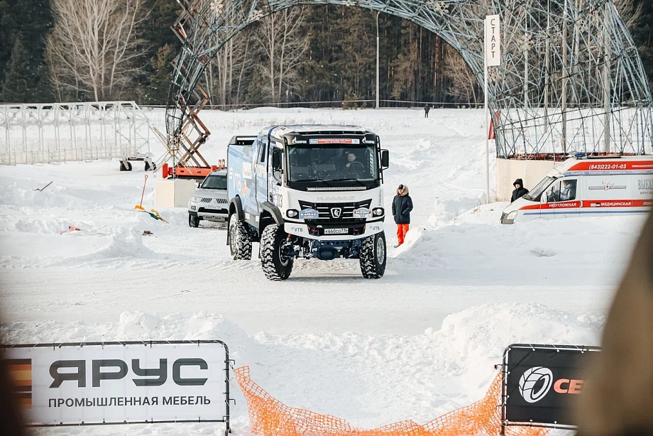 Фото: как челнинские дрифтеры гоняют на городском ипподроме