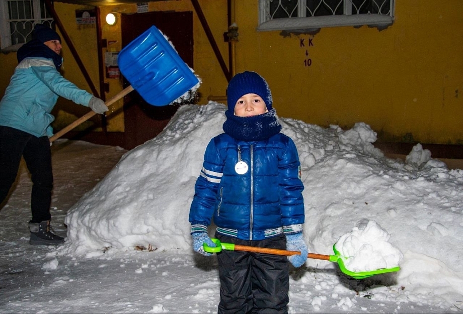 Муллин показал, как жители Нижнекамска сами вышли чистить снег (фото)