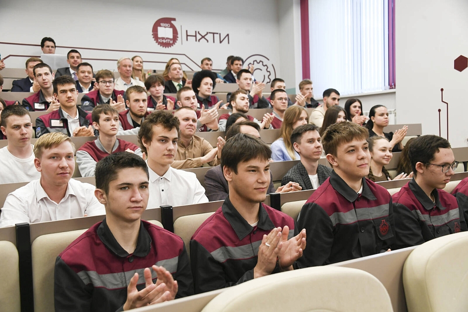 Фото: Рустам Минниханов по случаю Дня химика посетил Нижнекамск 