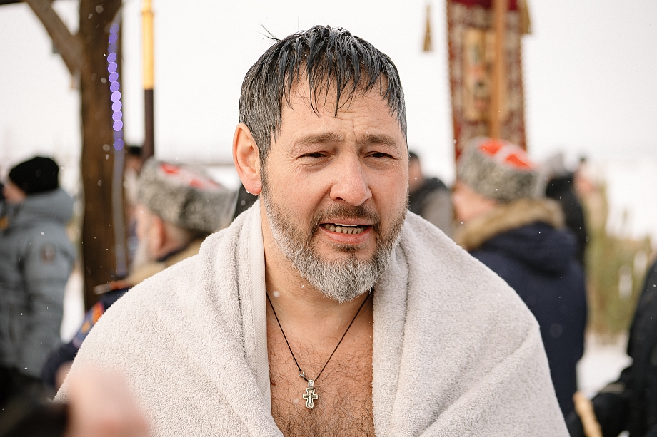 Олег Коробченко окунулся в иордань на Мелекеске в Челнах (фото)