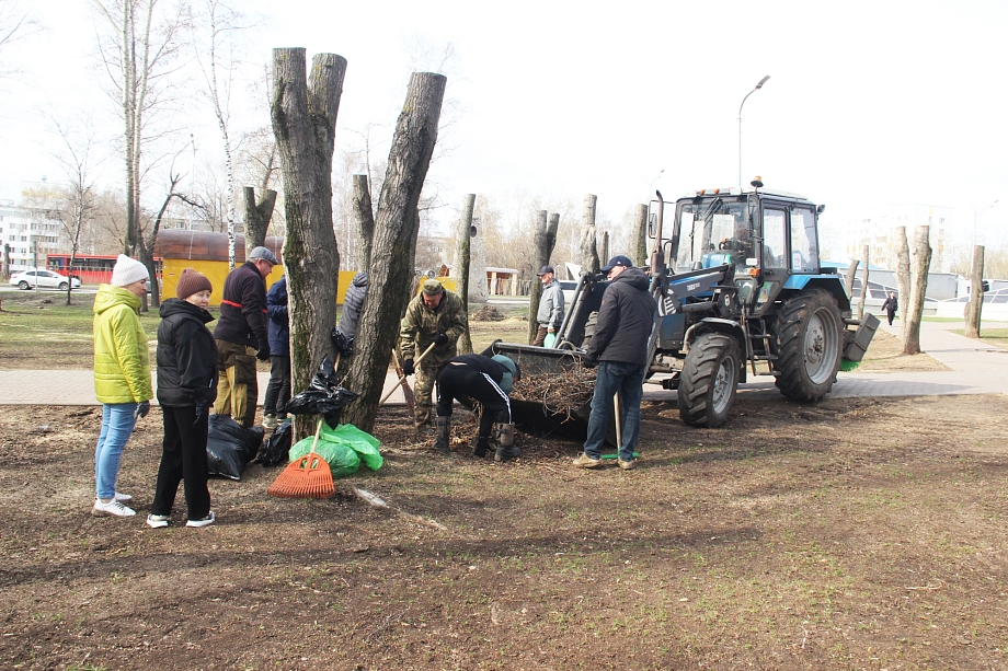 Сотрудники ГК «Профит» и депутат Мингалимов привели в порядок парки