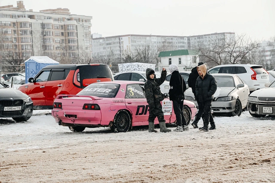 Фото: как челнинские дрифтеры гоняют на городском ипподроме