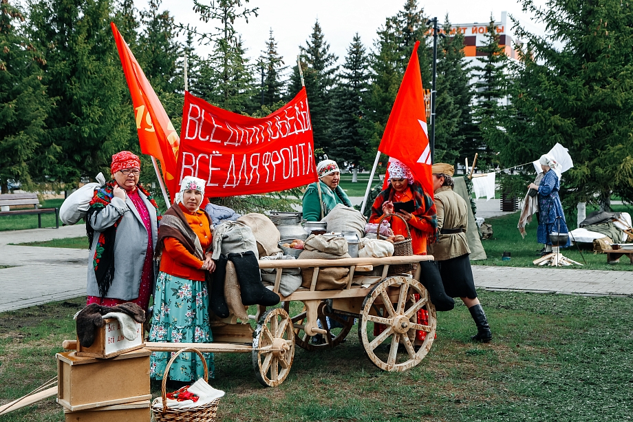 Фото: Минниханов посещает поселок Новый, который стал участником масштабной акции 