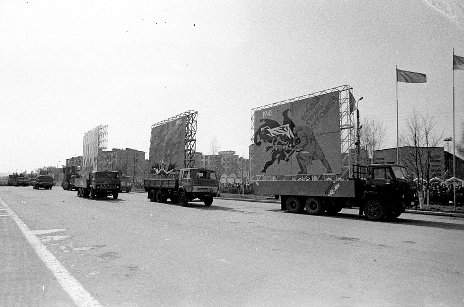 «Мир, труд, май» в Челнах: от массовых шествий до современных реалий