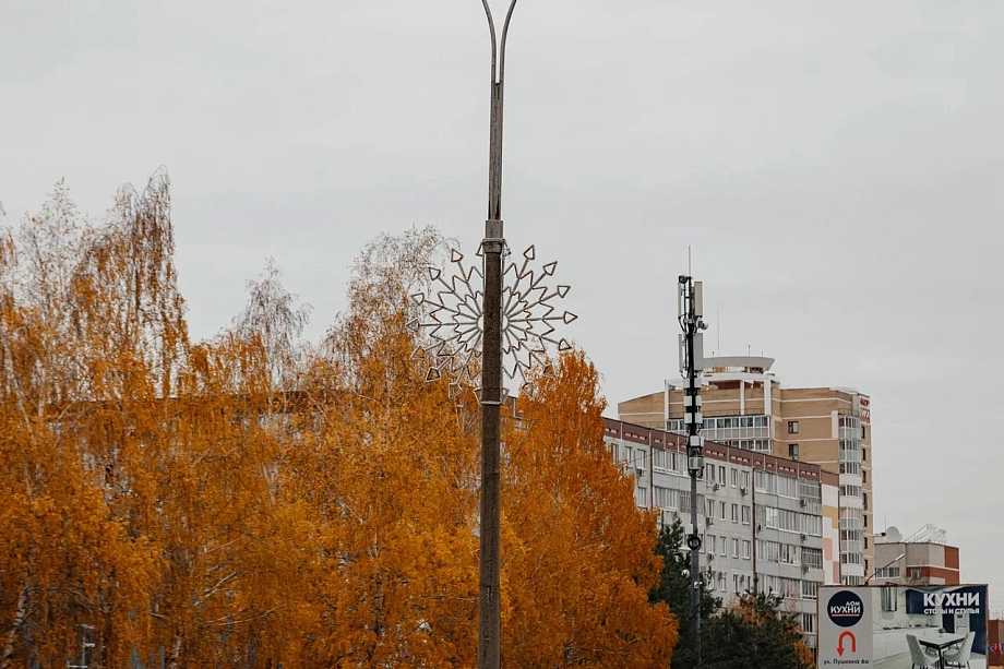 Фото: как Челны украшают к Новому году 