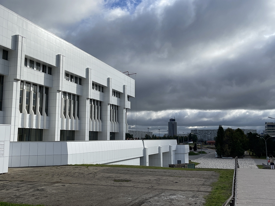 В Челнах завершают ремонт фасада мэрии за 300 миллионов рублей (фото) В Челнах завершают ремонт фасада мэрии за 300 миллионов рублей (фото)