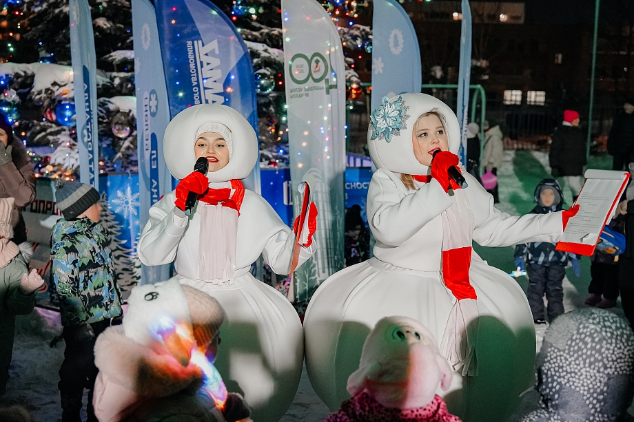 Открытие новогодней елки в Челнах объединило жителей 38 комплекса